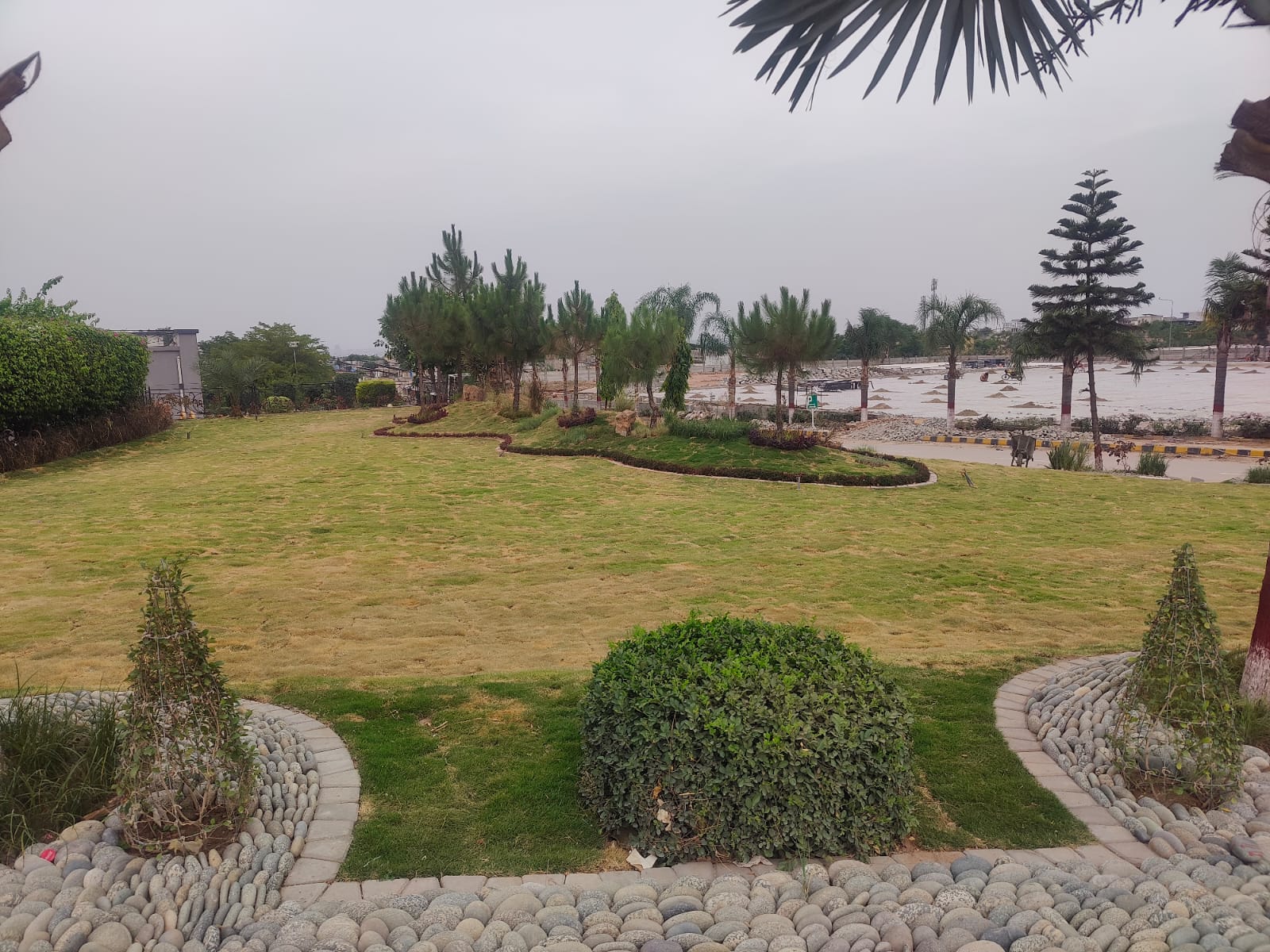 Horticulture services - plant selection and garden cultivation